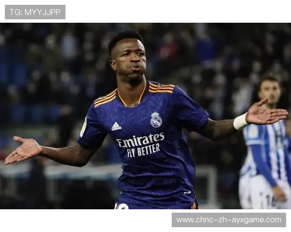 冈崎慎司鱼跃冲顶,皮球应声入网 冈崎慎司鱼跃冲顶,皮球应声入网